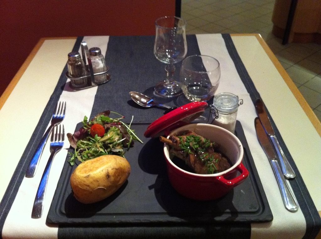 Kyriad Bourges Sud Restaurant foto